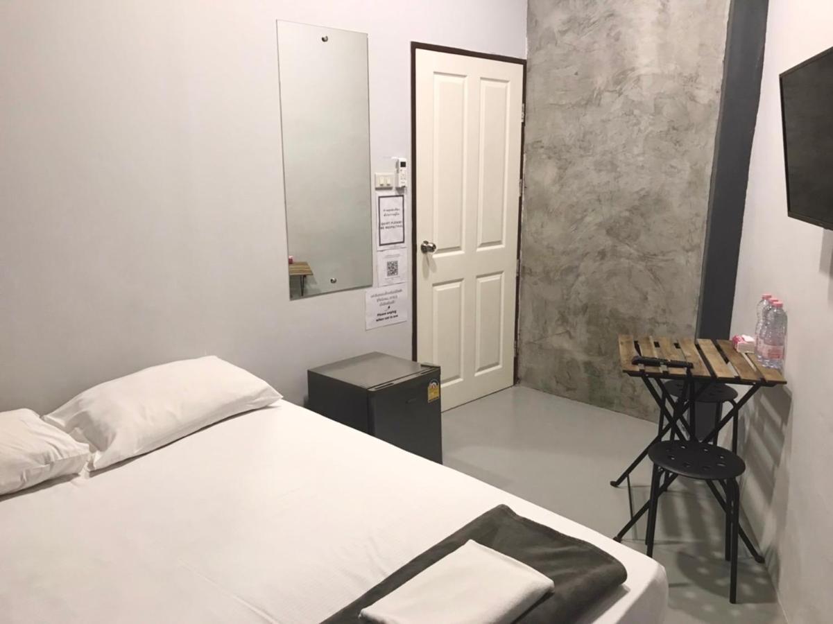 Udomsuk Inn & Cafe - Bts Udomsuk Bangkok Bagian luar foto