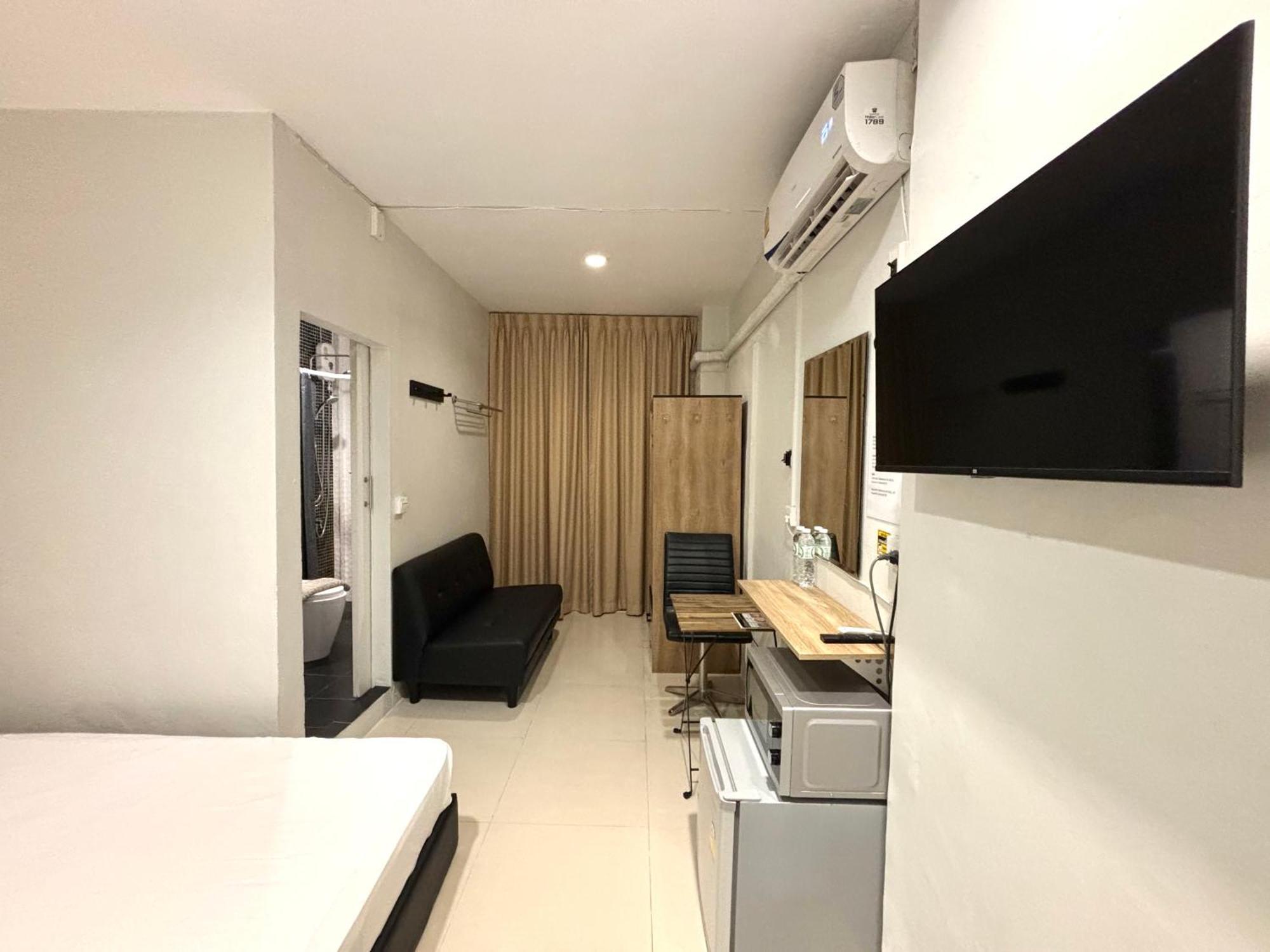 Udomsuk Inn & Cafe - Bts Udomsuk Bangkok Bagian luar foto