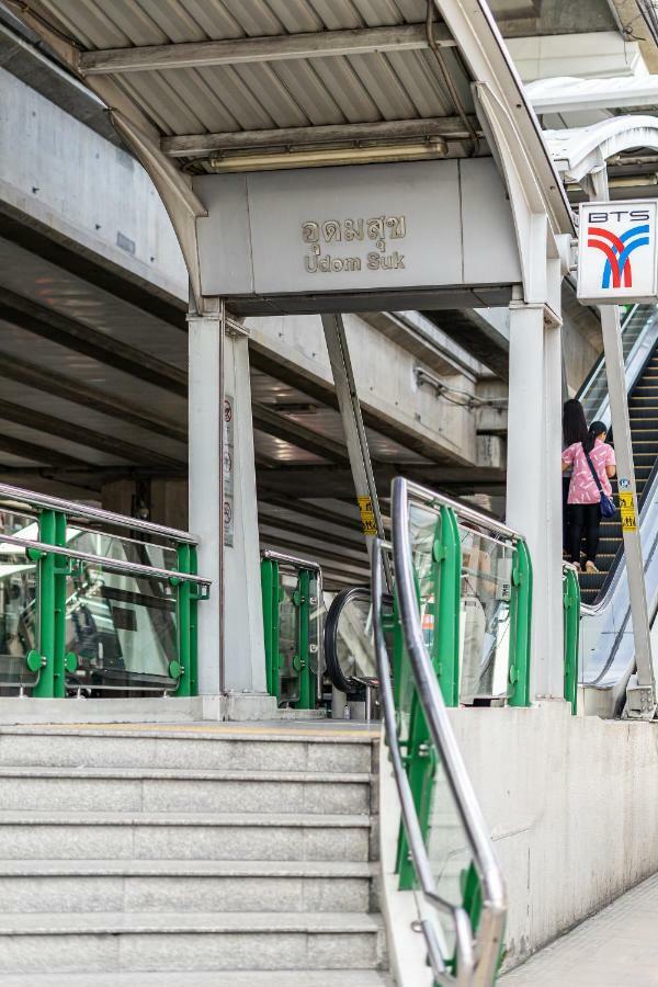 Udomsuk Inn & Cafe - Bts Udomsuk Bangkok Bagian luar foto